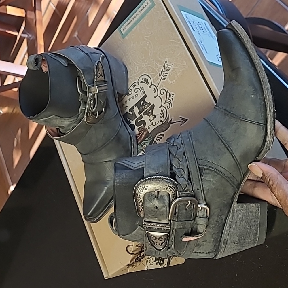 Junk Gypsy Boot - Picture 2 of 9